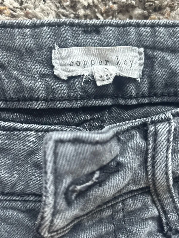 Copper Key Grey Straight Leg Jeans Size 0 - Image 4
