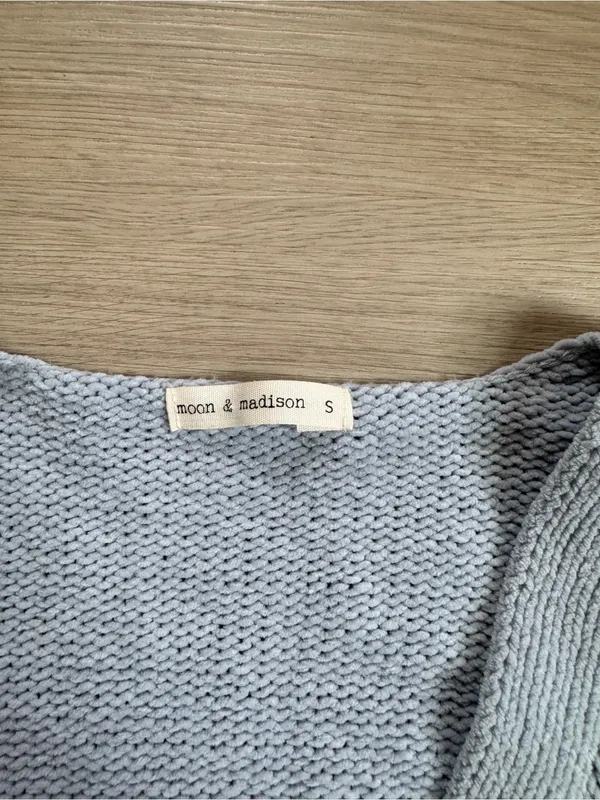 moon & madison Light Gray Open-Front Bubble Sleeve Cardigan - Image 2
