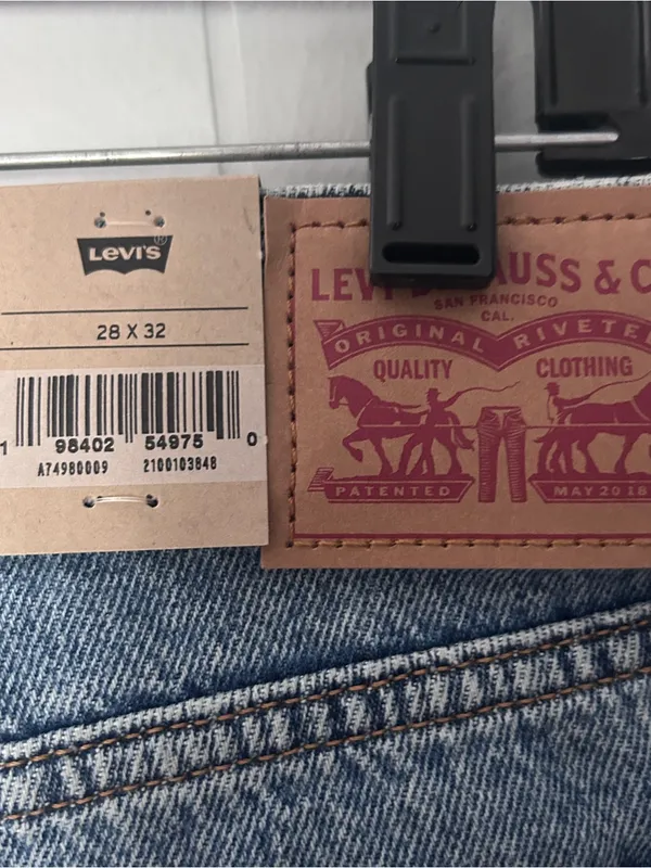NWT Levi's 28 X 32 Superlow Loose Straight Leg Jeans Distressed V26 - Image 6