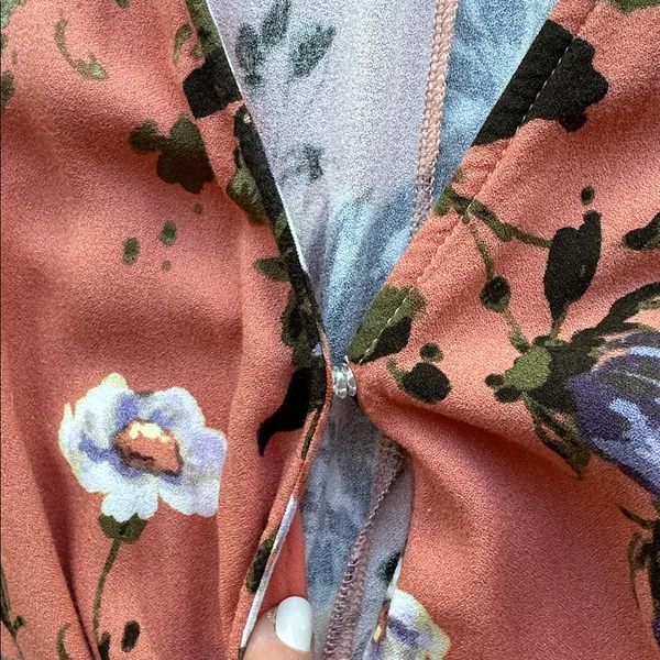 White Birch Coral Peach with bold florals 2 tier dress balloon sleeves size L - Image 8