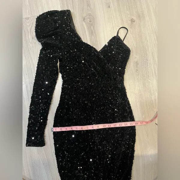 NWOT Glamorous One-Shoulder Black‎ Sequin Dress - Image 7