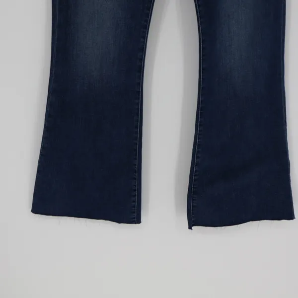 Lucky Brand Women's Flare Medium Wash Jean Size 10 Y2k Denim Classic Frayed Hem‎ - Image 3