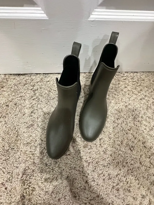 Ankle rain boots by Target. Green, beautiful shape - Image 4