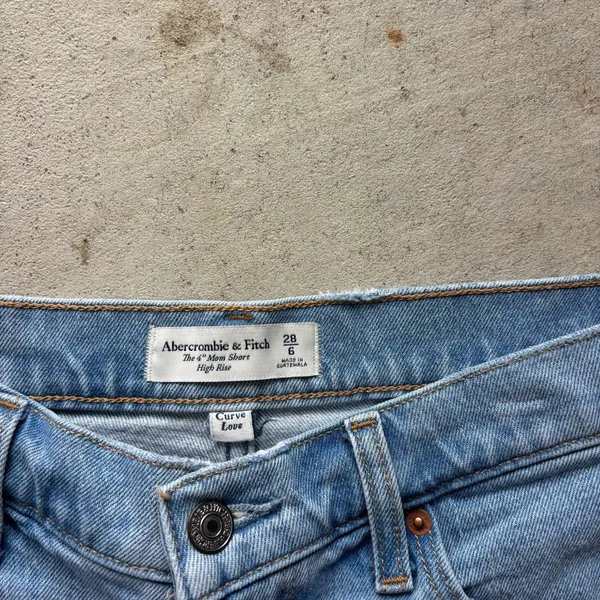 Abercrombie & Fitch The 4" Mom Short High Rise - Image 2