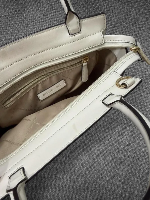 Michael Kors Vanilla Signature Satchel Handbag - Image 5
