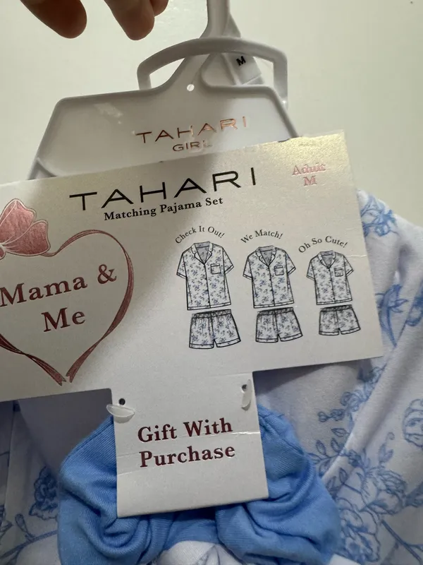 Tahari floral soft and cozy short pajama set size M - Image 4