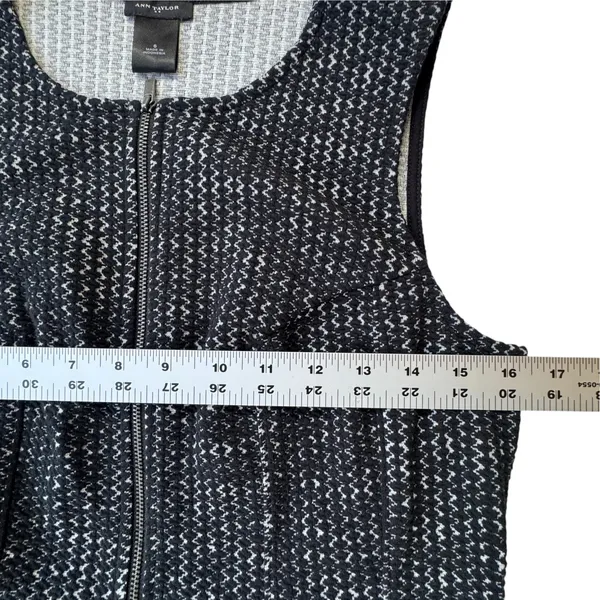 Ann Taylor Zigzag Textured Knit Front Zip Dress Womens 6 Fit & Flare Black White - Image 5