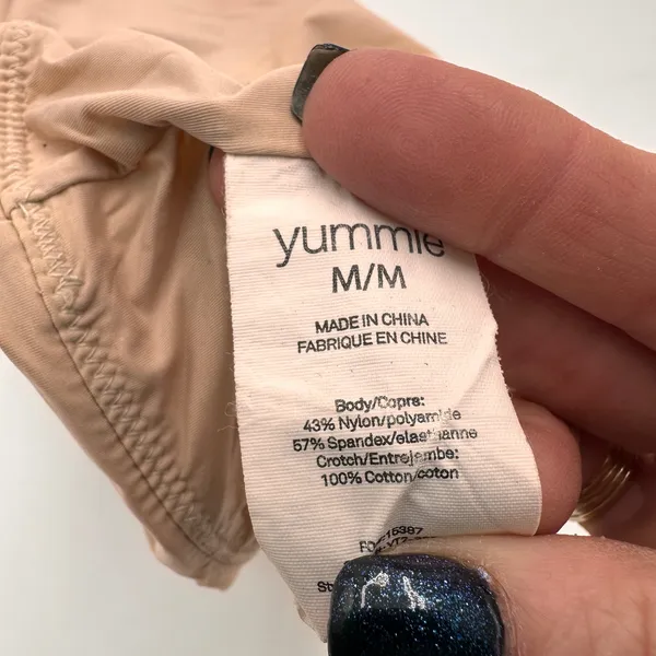 Yummie Women's Shapewear Shorts Size medium - Image 5