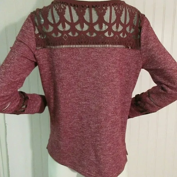 Hazel top lace accents on sleeves sz Med - Image 2