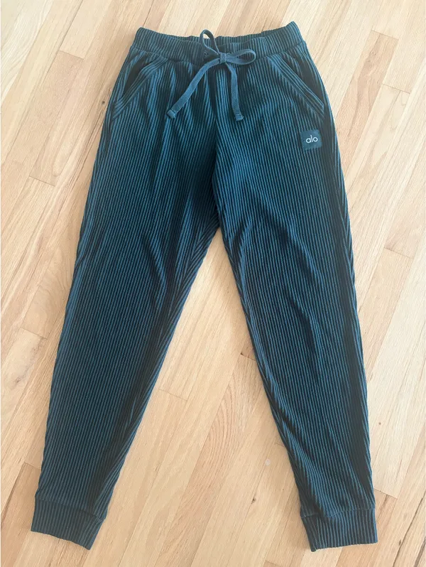Alo Yoga Midnight Green Muse Set - Image 8