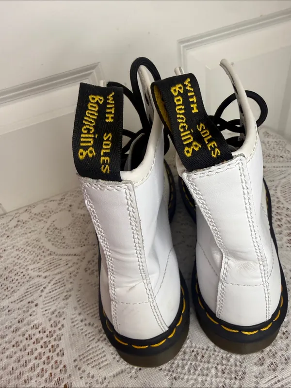 NWOT Dr Martens white leather high top ankle boots sz 6 - Image 6