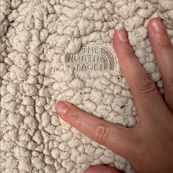 The North Face reversible women’s sherpa vest cream - Image 6