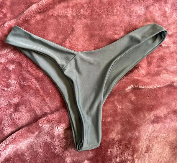 Amazon GREEN BIKINI - Image 3