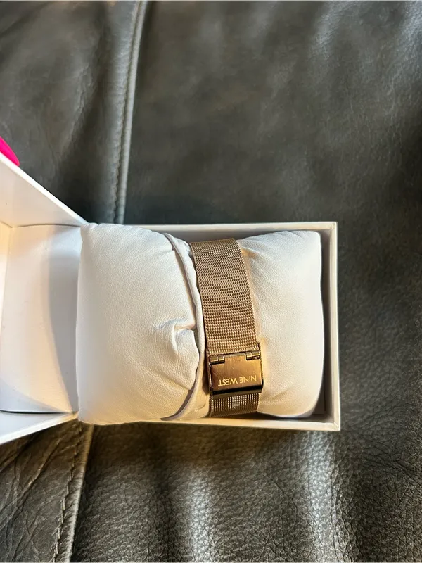 Nine West Women's Quartz Rose Gold-Tone Stainless Steel Mesh Band and Flower‎ Watch, 35mm - Image 8