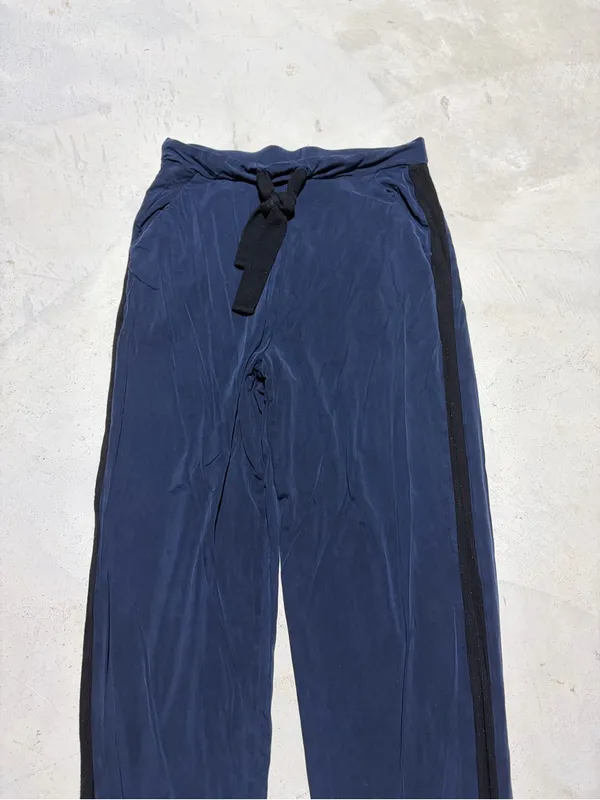 Summersalt Navy Drawstring lounge Pants with Black Side Stripe XS - Image 2