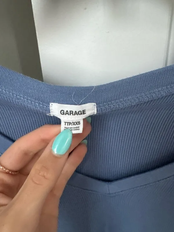garage sleek v-neck long sleeve - Image 4