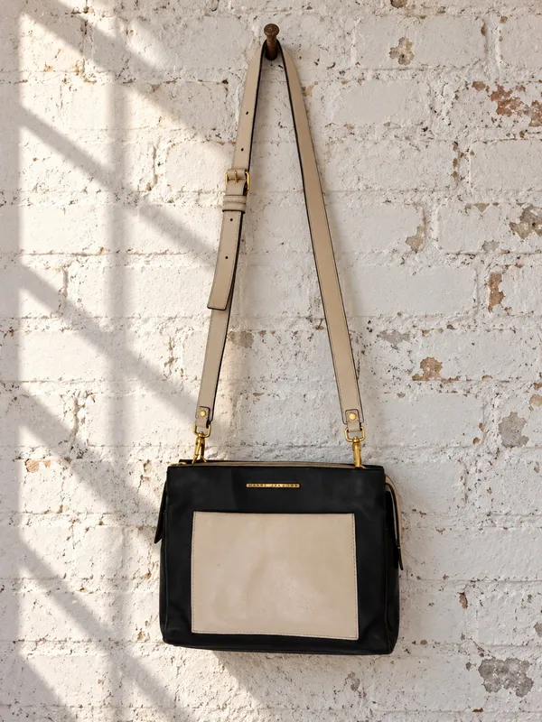 Marc by Marc Jacobs Sia Black Cream Leather Crossbody Bag Colorblock Purse 2010s - Image 2