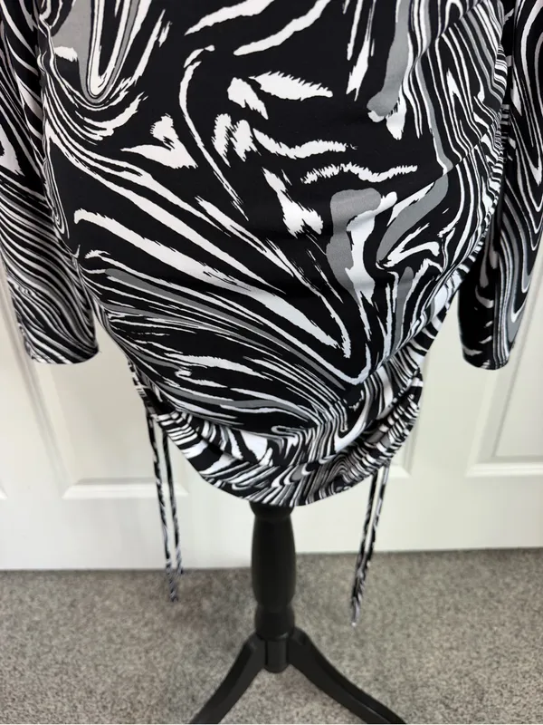 Bar III Black White Abstract Ruched Bodycon Dress Size L Long Sleeve - Image 5