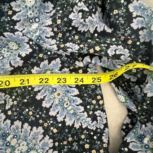 Collection tie-sleeve button-front top in Ratti® Pacific paisley XXL - Image 10