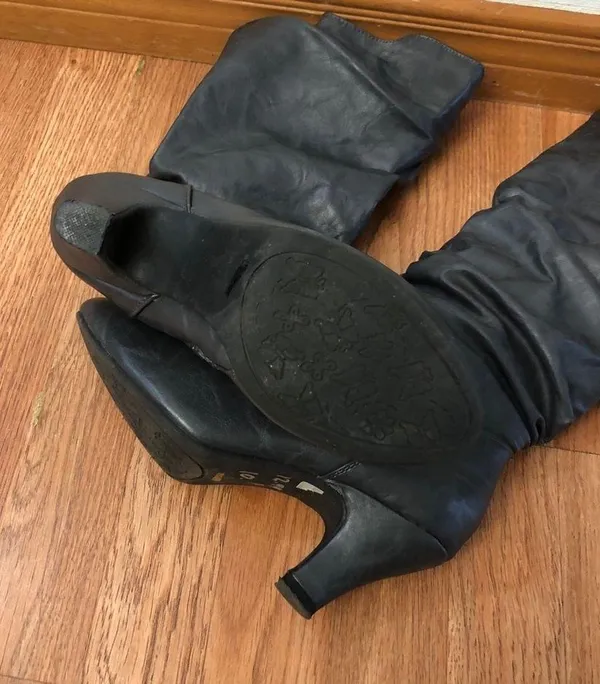Women’s gray boots size 10 - Image 9