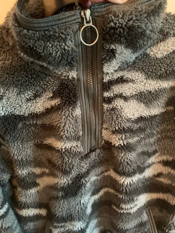 Cozy sherpa Sherpa Pullover Size Large Black Camo - Image 4