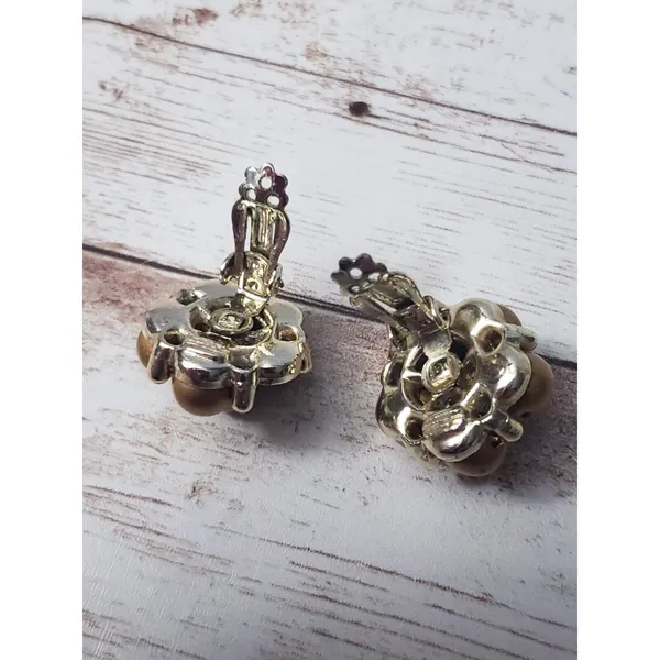 Vintage Lisner Clip On Earrings - Image 5