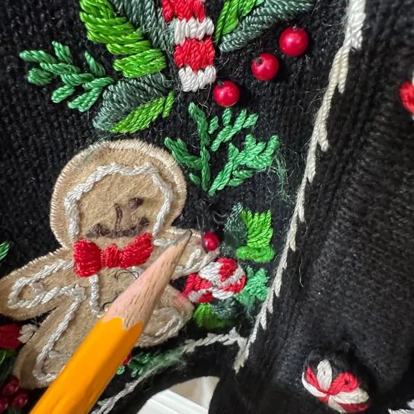 VTG Studio Collection Black Gingerbread Woman Christmas Embroidered Sweater XL‎ - Image 9