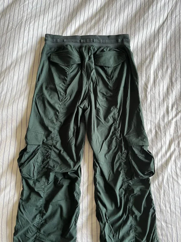 Lululemon Lightweight Adjustable Mid-Rise Cargo Pants - Image 10