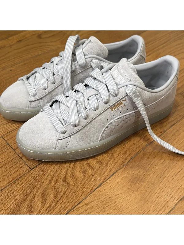 Size 8.5 US Women’s PUMA Suede Gray Suede Low Top Lace-Up Sneakers - Image 5