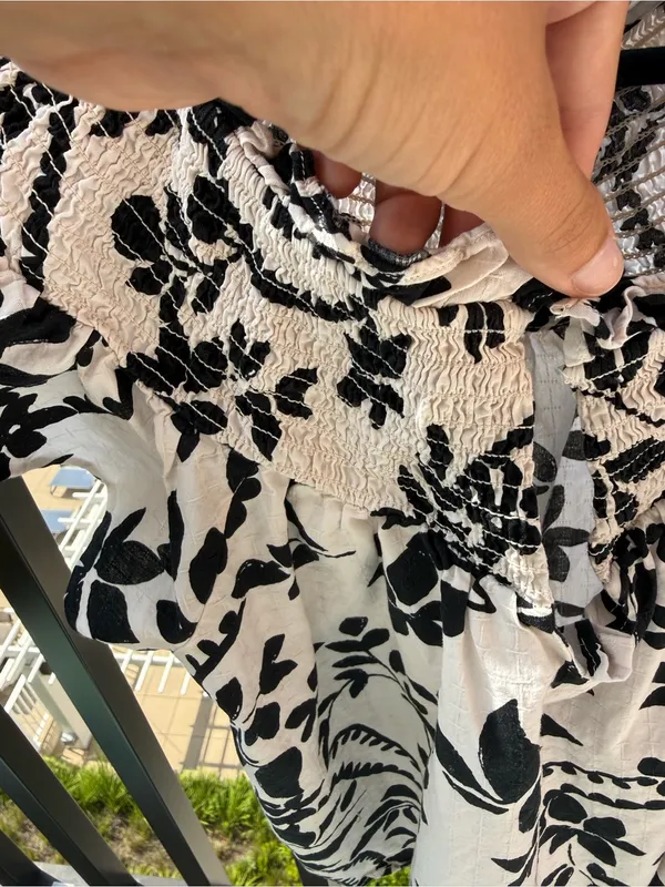 Ann Taylor Black and White Floral Smocked Sleeve Blouse - Image 5
