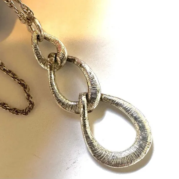 Avon triple teardrop vintage pendant necklace - Image 10
