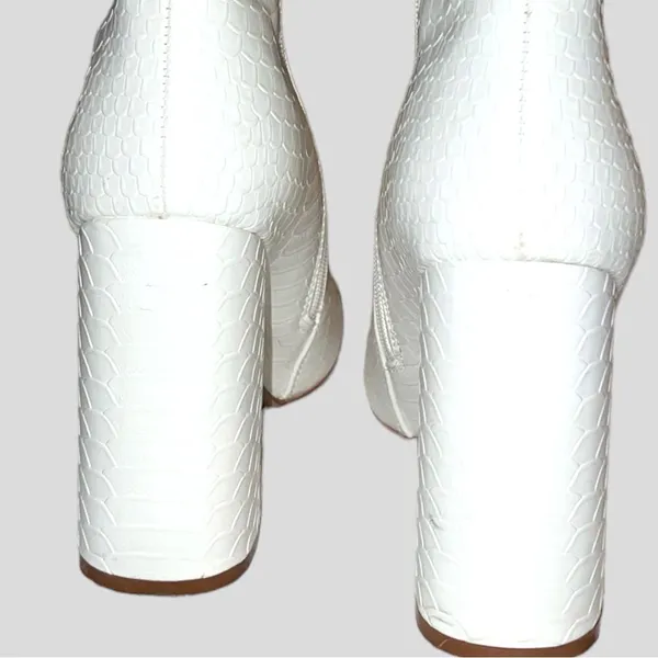 Pretty little thing cute white faux snake skin design! - Image 6