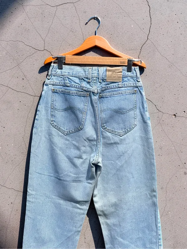 Vintage Lee Women’s High-Rise Mom Jeans Light Wash Tapered Leg 27x32 - Image 10