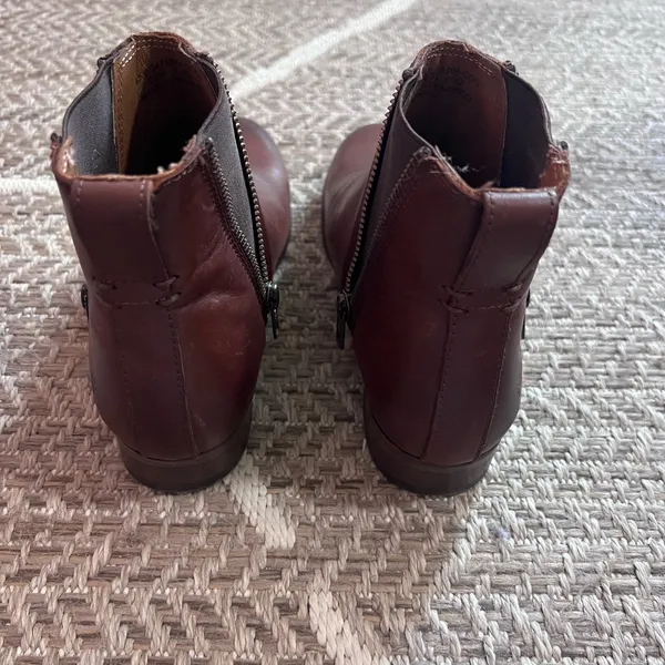 Frye Carly Zippper Chelsea Boot Sz 6.5B - Image 5