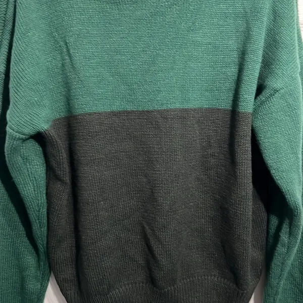 Royal + Reese Women’s Colorblock Green/Black Turtleneck Sweater - Size XL. NWOT - Image 2