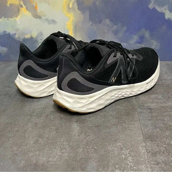 New Balance Fresh Foam Arishi V4 Women's Black Running Shoes Size 8.5B - Image 9