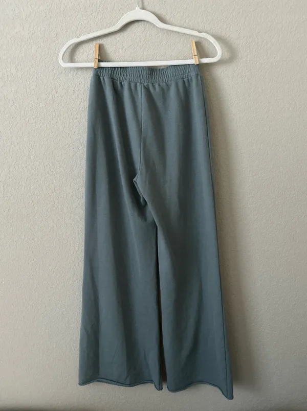 Boutique Matching V Neck Cropped Teal Lounge Set - Image 4