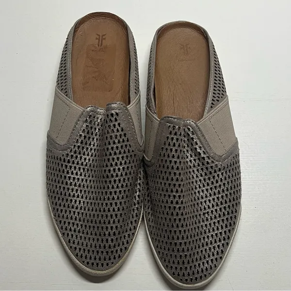 FRYE‎ Melanie Perforated Slip On Mules 9M Casual Chic Minimalist Neutral Comfort - Image 2