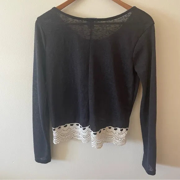 Rue 21 Gray Long Sleeve Top with Crochet Trim Medium - Image 3