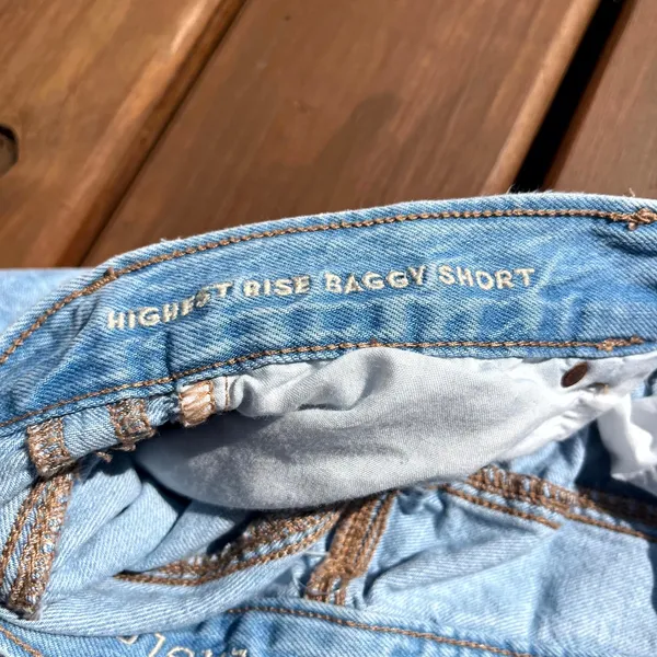 American Eagle Jean Shorts Light Wash Blue Denim Highest Rise Baggy Women Size 6 - Image 3