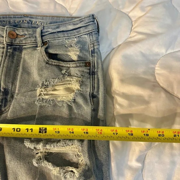 Light Wash American Eagle Jeans Size 4 Regular Inseam 26 inches straight - Image 5