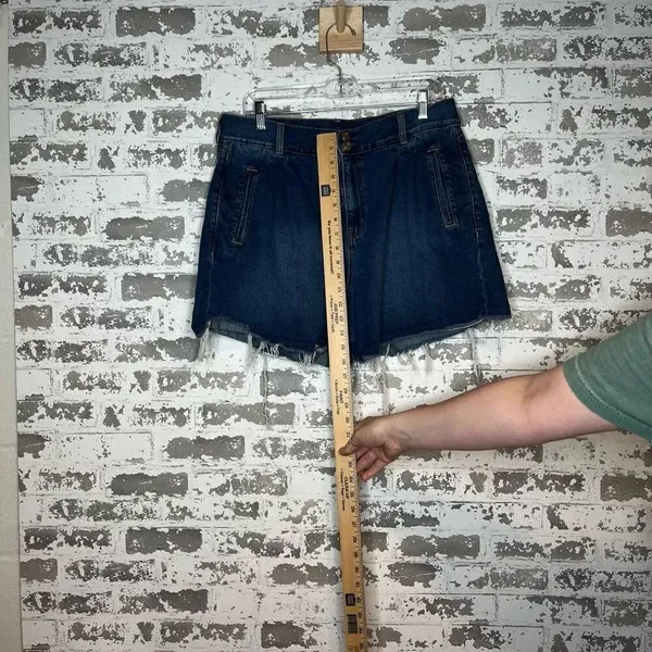 American Eagle | women denim mom shorts raw hem - Image 10