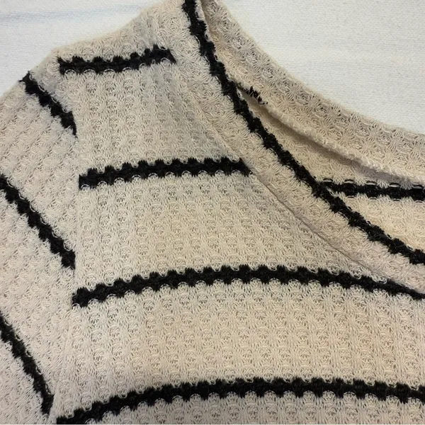 Women’s Waffle Knit Striped Tunic Top Medium Beige Black Short Sleeve Casual - Image 5
