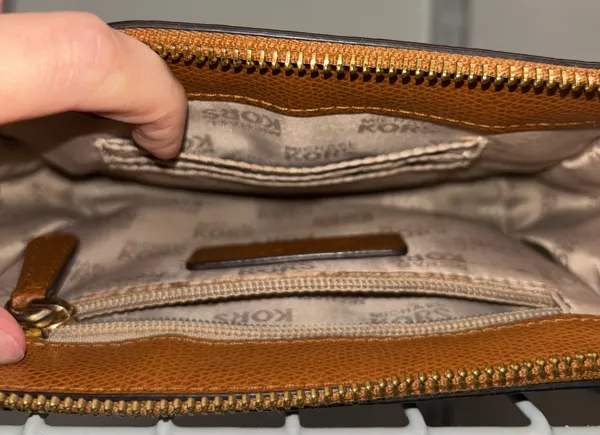 Crossbody - Image 6