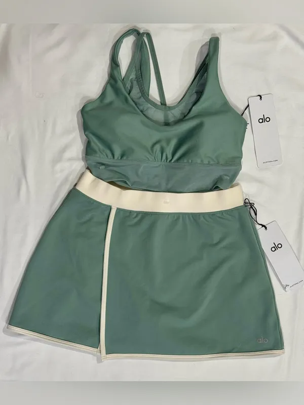 NWT Alo Yoga Airlift Bra Airbrush Streamlined Skirt Set Botanical Green Small - Image 2