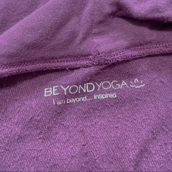 Beyond yoga cow neck top size small - Image 4