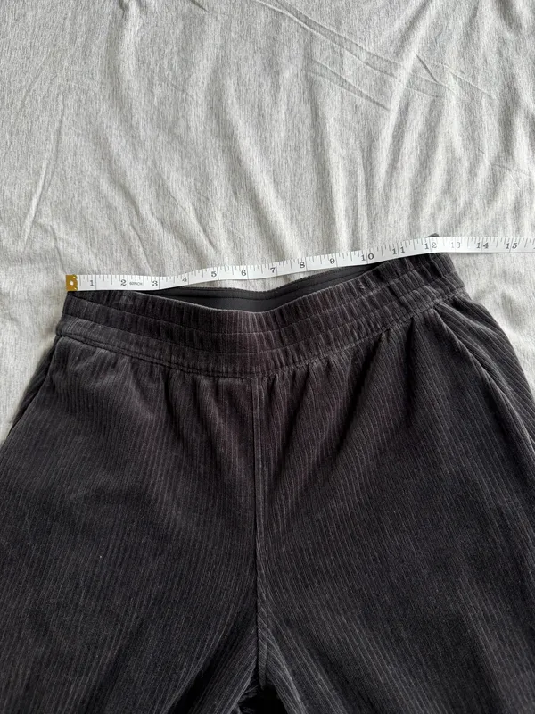 Lululemon Women Scuba Mid-Rise Straight-Leg Pants Velvet Cord 7/8 Length 4 Black - Image 10
