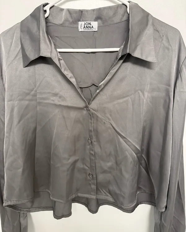 Anna Gray Satin Cropped Button-Down Shirt - Image 2