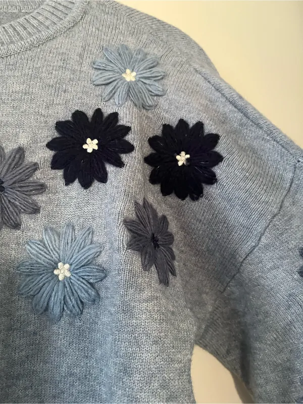 NWT Blue Floral Appliqué Embroidered Crewneck Knit Sweater Small Oversized - Image 3