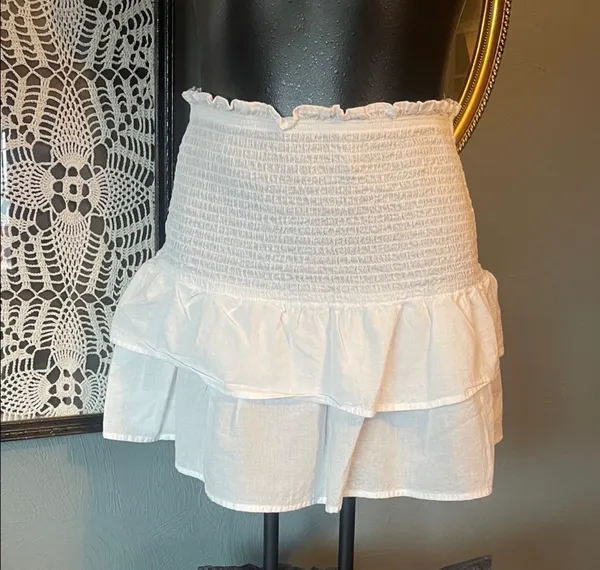 Divided white ruffled mini skirt - Image 2
